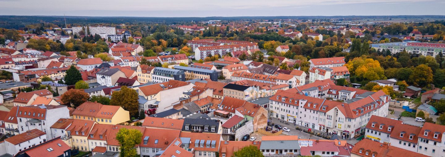 Strausberg aus der Luft fotografiert, im Herbst